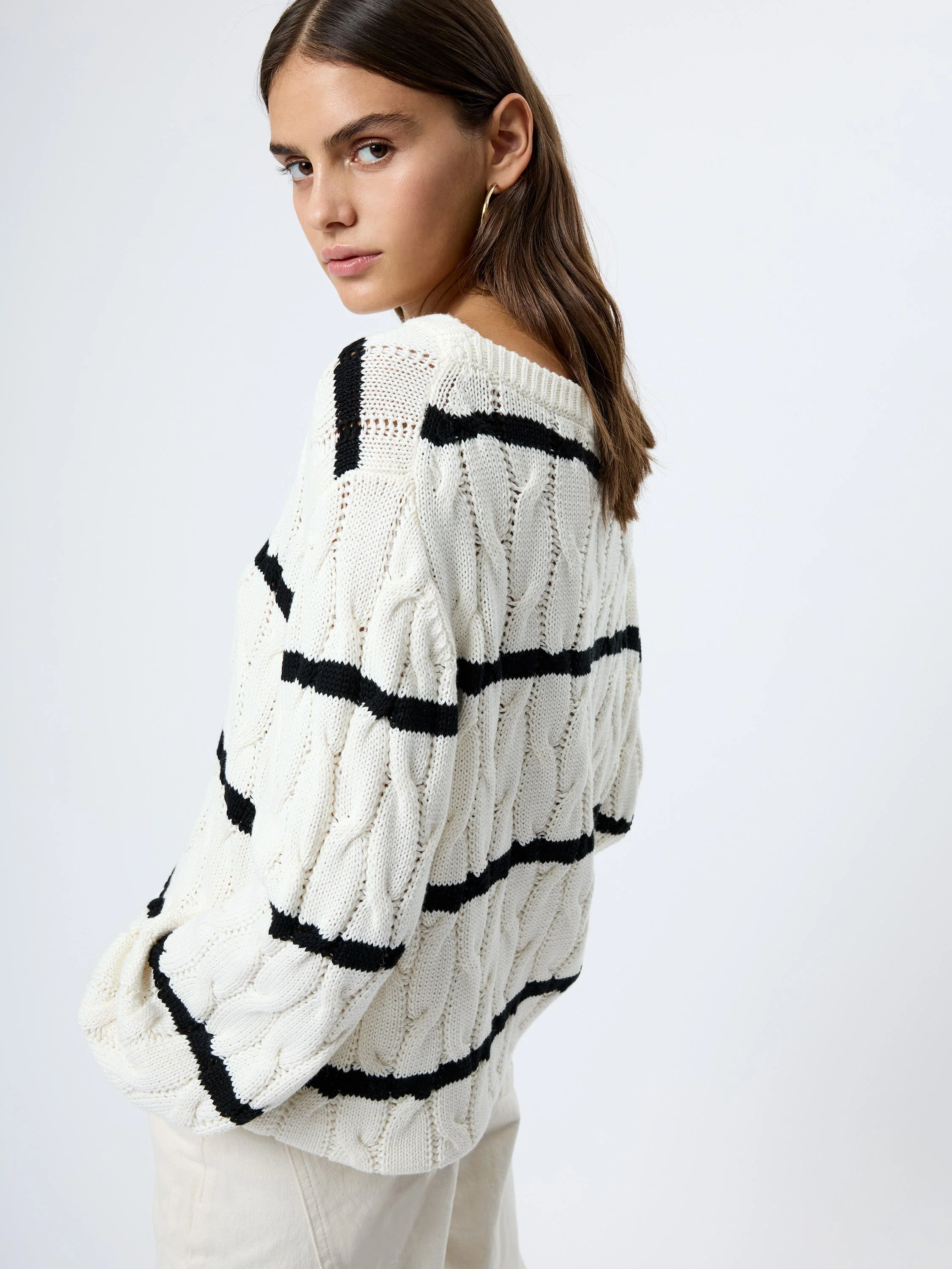 MOZART CHUNKY CABLE KNIT PULLOVER - Image 6